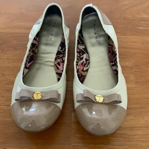 Tahari Gibson Flats